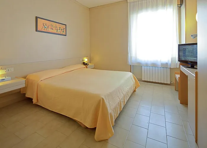 Mary Готель 3*